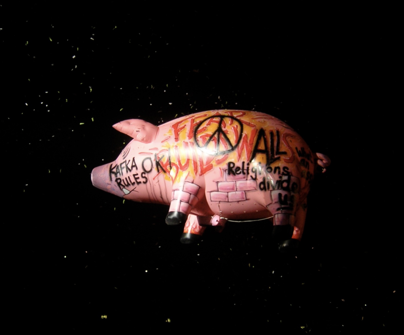 An inflatable pig released at the Roger Waters show 